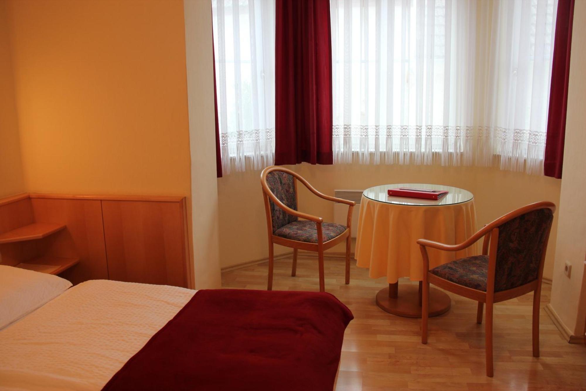 Haus Renee Bed & Breakfast Podersdorf am See Room photo