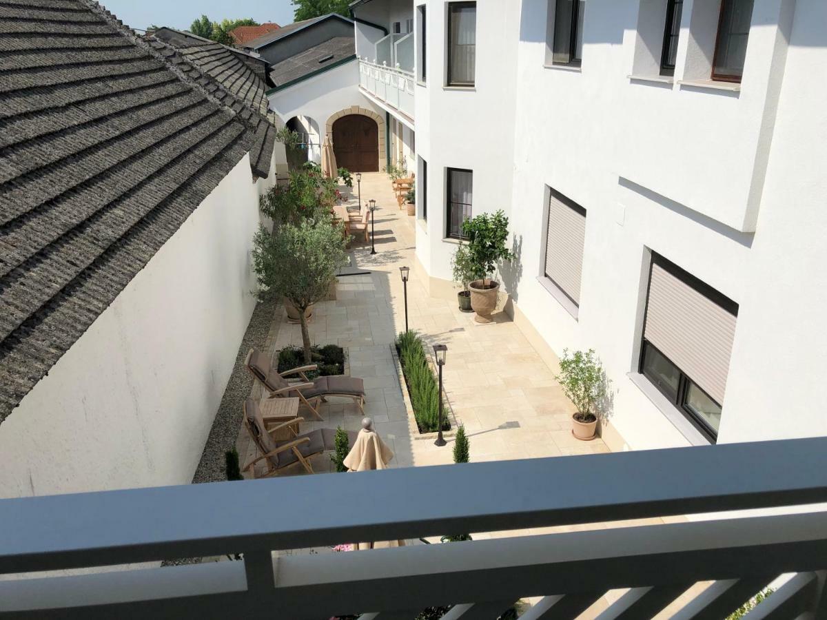 Haus Renee Bed & Breakfast Podersdorf am See Exterior photo