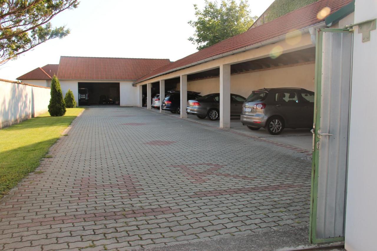 Haus Renee Bed & Breakfast Podersdorf am See Exterior photo