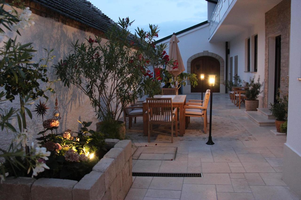 Haus Renee Bed & Breakfast Podersdorf am See Exterior photo
